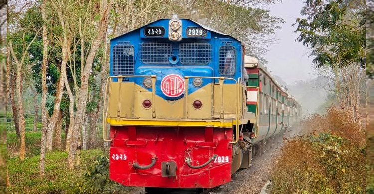 প্রকৃতির ডাকে সাড়া দিতে গিয়ে সিলেটগামী ট্রেনচালক বি পা কে 