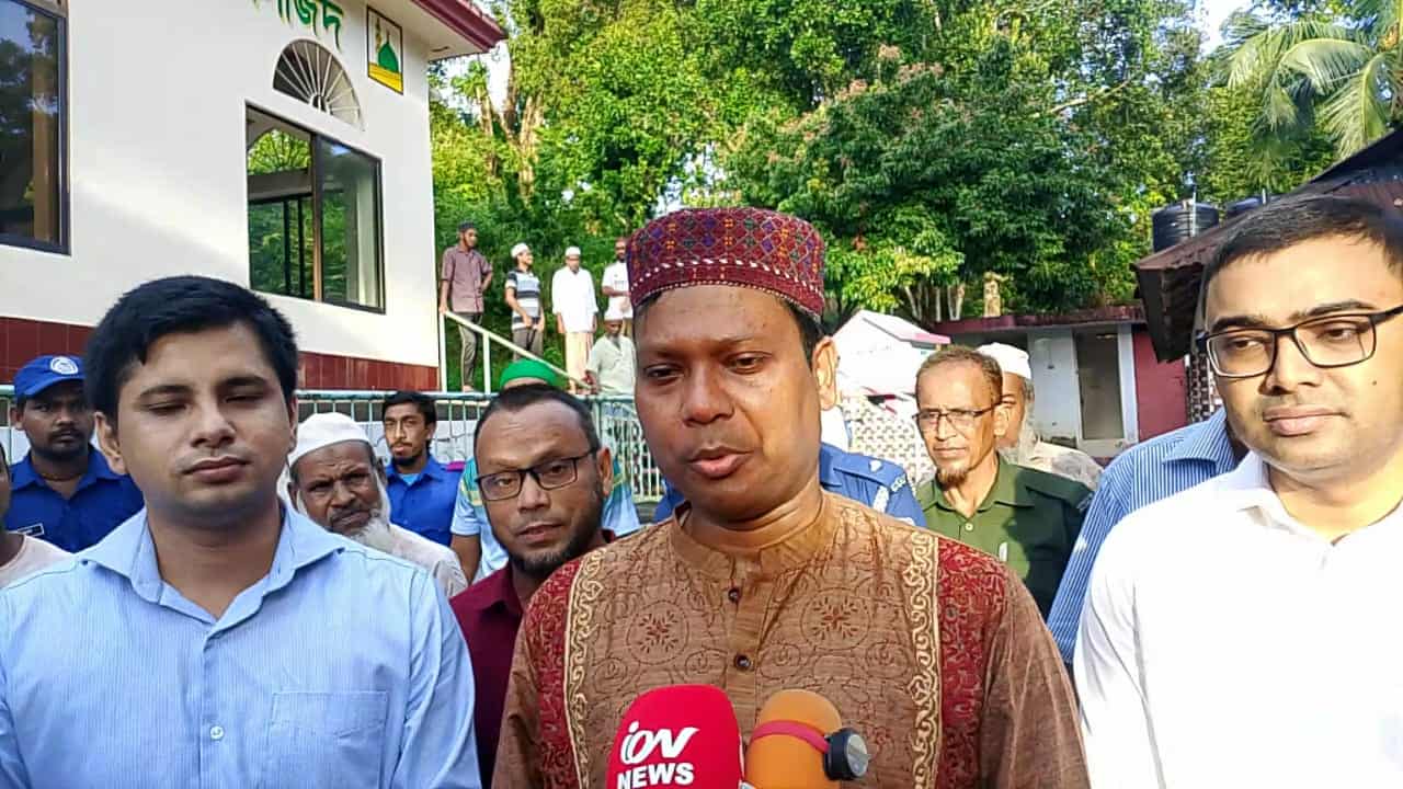 শহীদরা যেন সঠিক বিচার পায় সেটার জন্য আমরা চেষ্টা করছি: গোলাপগঞ্জে ডিসি সারওয়ার আলম