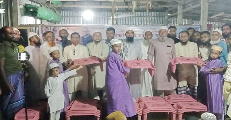 গোয়াইনঘাটে শতাধিক মাদ্রাসা শিক্ষার্থীদেরকে যুক্তরাজ্য প্রবাসী কাওছার'র টেবিল উপহার