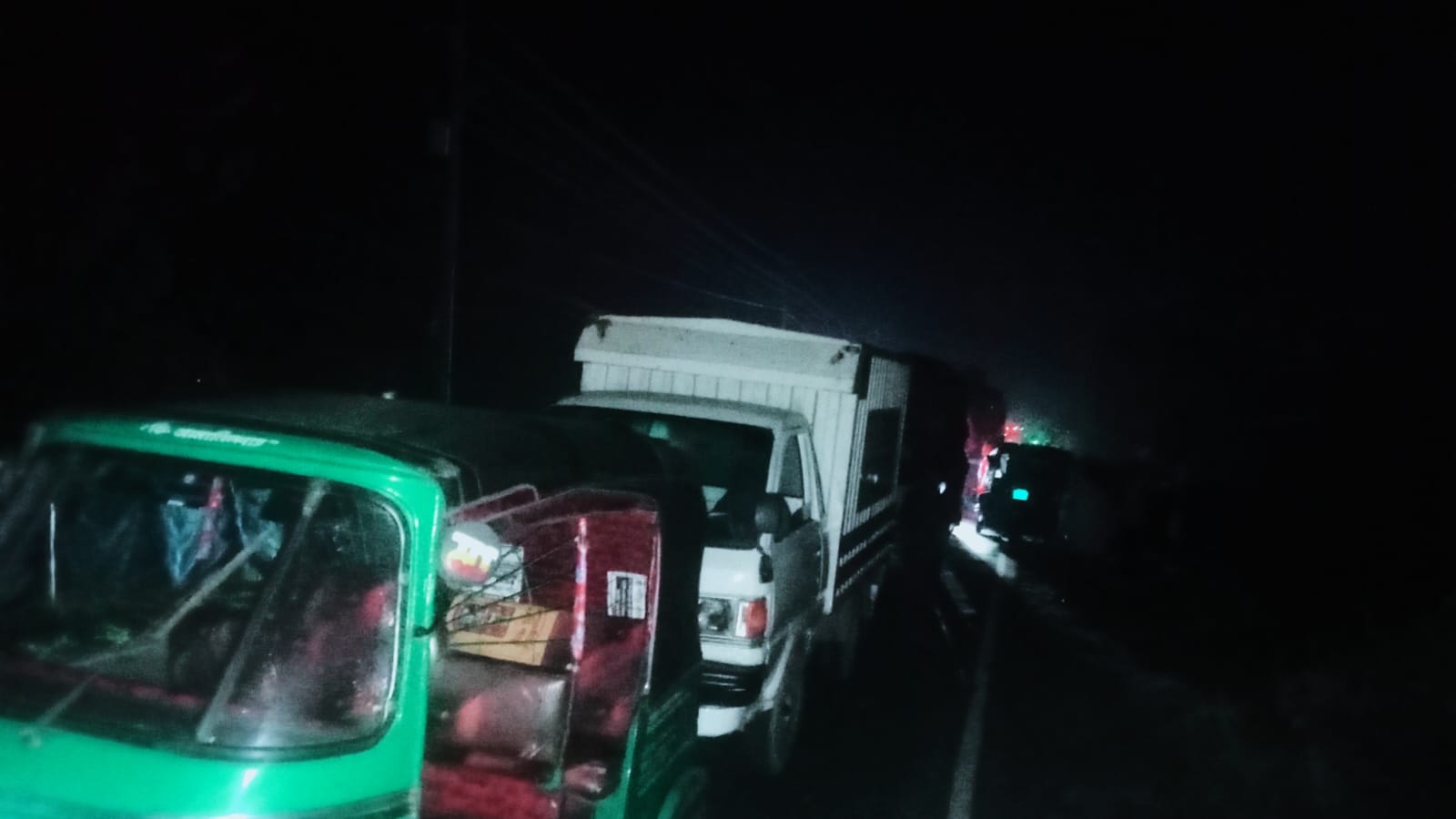 বিদ্যুতের দাবিতে গোলাপগঞ্জের ফুলবাড়ি ইউনিয়নে সড়ক অ*বরোধ, তীব্র যানজট