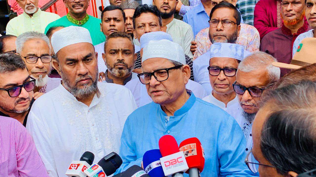 নির্বাচনের মাধ্যমেই দেশ সঠিক পথে অগ্রসর হবে : সিলেটে মির্জা ফখরুল