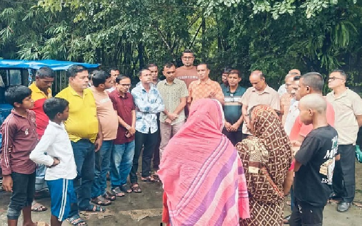 নি/হত চার পরিবারের পাশে ঐক্য পরিষদ ও পূজা উদযাপন পরিষদ