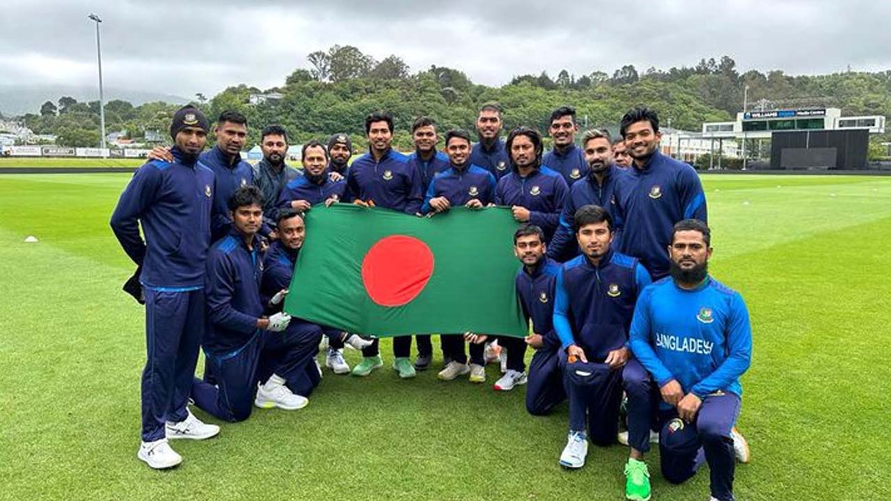 নিউজিল্যান্ডে বিজয় দিবস উদযাপন ক্রিকেটারদের