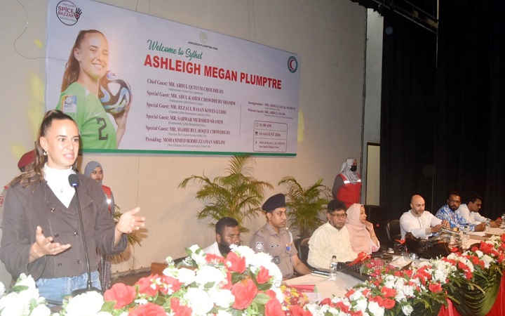 সিলেটে সংবর্ধিত আন্তর্জাতিক নারী ফুটবলার অ্যাশলি মেগান প্লামট্রি