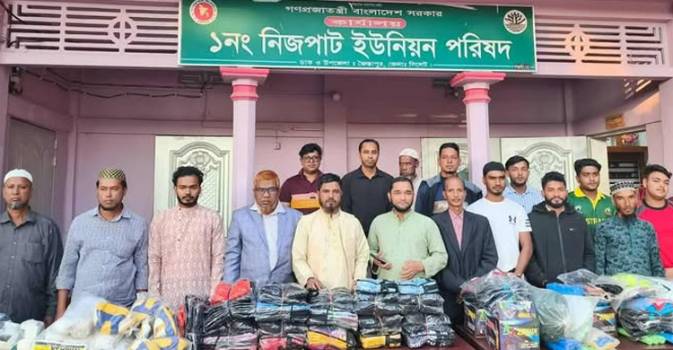 জৈন্তাপুরে ক্রীড়া সামগ্রী ও সেলাই মেশিন বিতরণ