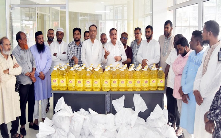 রমজানের প্রথম দিনে  খাদ্যসামগ্রী বিতরণ করলেন  কয়েস লোদী