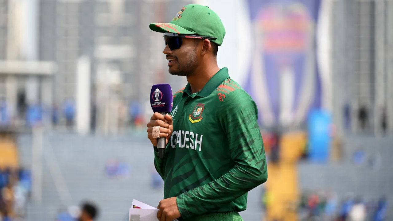 অস্ট্রেলিয়ার বিপক্ষে ব্যাটিংয়ে বাংলাদেশ