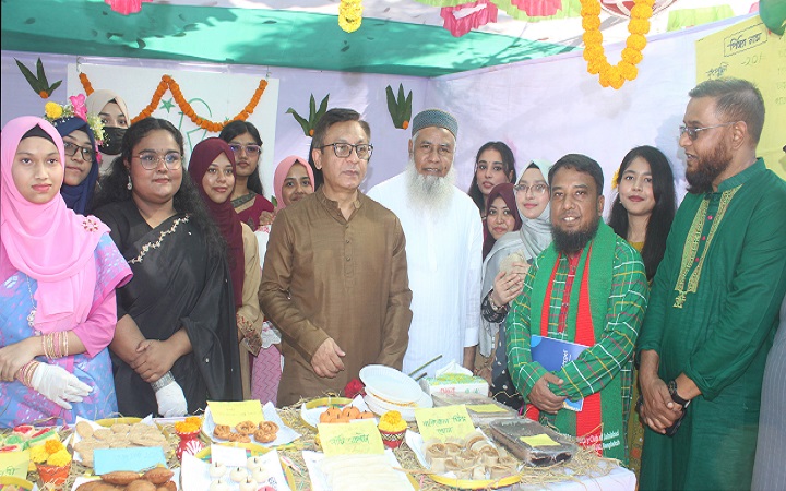পিঠা উৎসব শিক্ষার্থীদের মনে বাঙালির পিঠা ঐতিহ্যকে টিকিয়ে রাখার এক মহতী উদ্যোগ&rsquo;  - খন্দকার মুক্তাদির