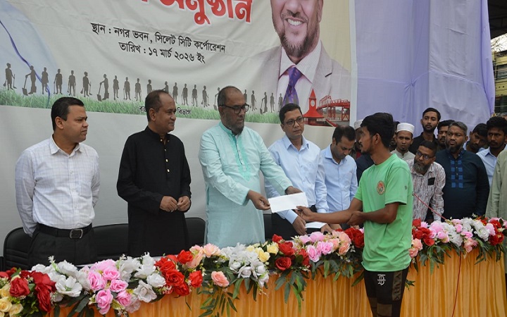 প্রধানমন্ত্রীর ঈদ উপহার পেলেন  সিসিকের পরিচ্ছন্নতাকর্মীরা