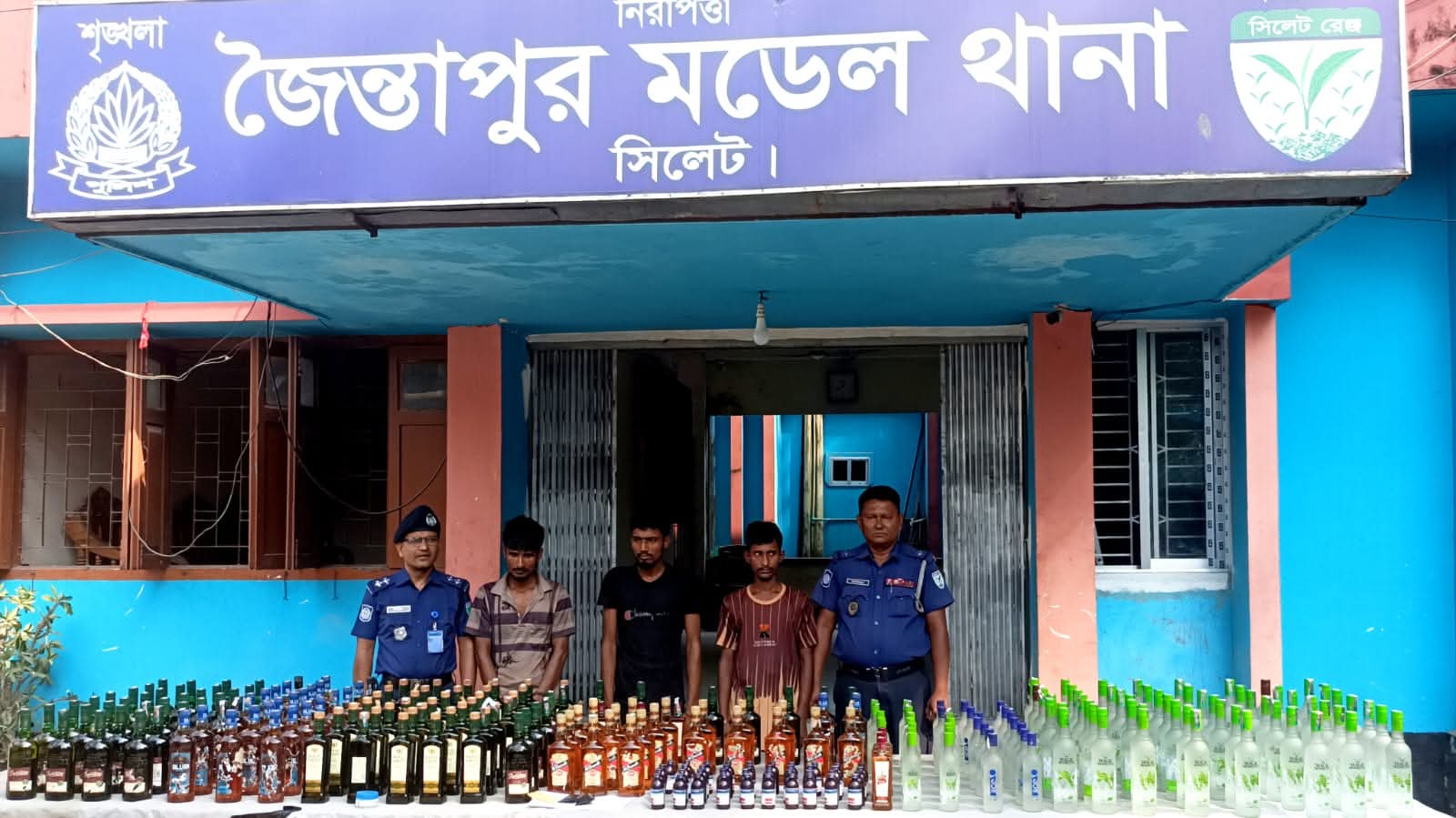 জৈন্তাপুরে ট্রাক থেকে বিদেশি ম/দ, ফে/নসিডিল ও ই/য়া/বা জ/ব্দ, আট/ক ৩