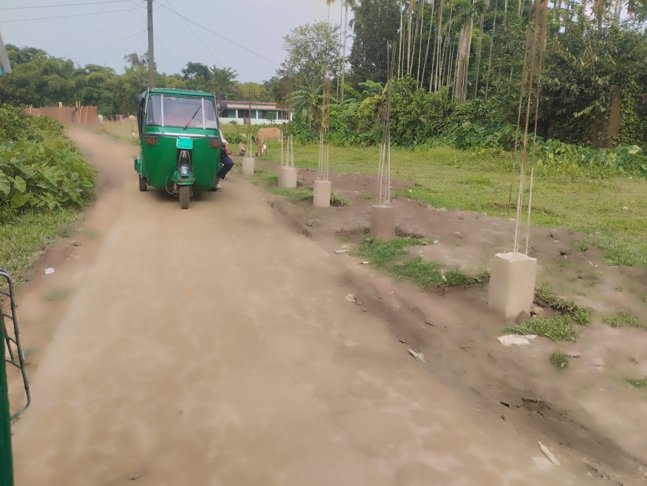 অবহেলায় বেহাল দনারাম-আতাসন-পীরের বাজার সড়ক, পাকাকরণের দাবি