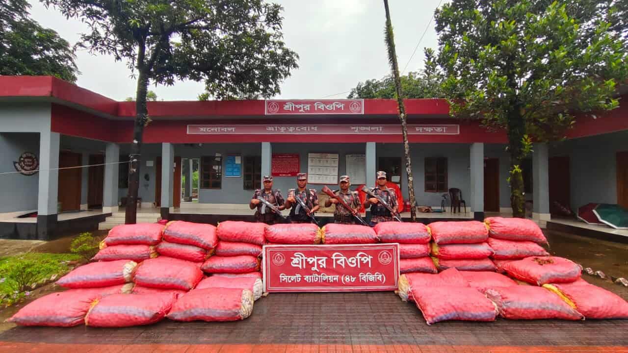 সিলেটে আড়াই কোটি টাকার চো*রাই পণ্য জ*ব্দ