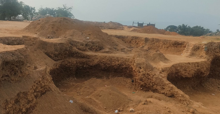 কোম্পানীগঞ্জে শাহ আরফিন টিল্লায় প্রশাসনের অ ভি যা ন, গাড়িসহ আ&rsquo;টক ১