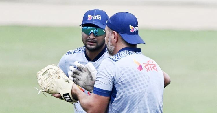 সাকিবের জন্য জায়গা ছাড়তে হবে কাকে