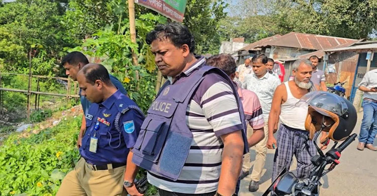 বোরকা পরে হামলা করতে এসে নিজেই নি হ ত
