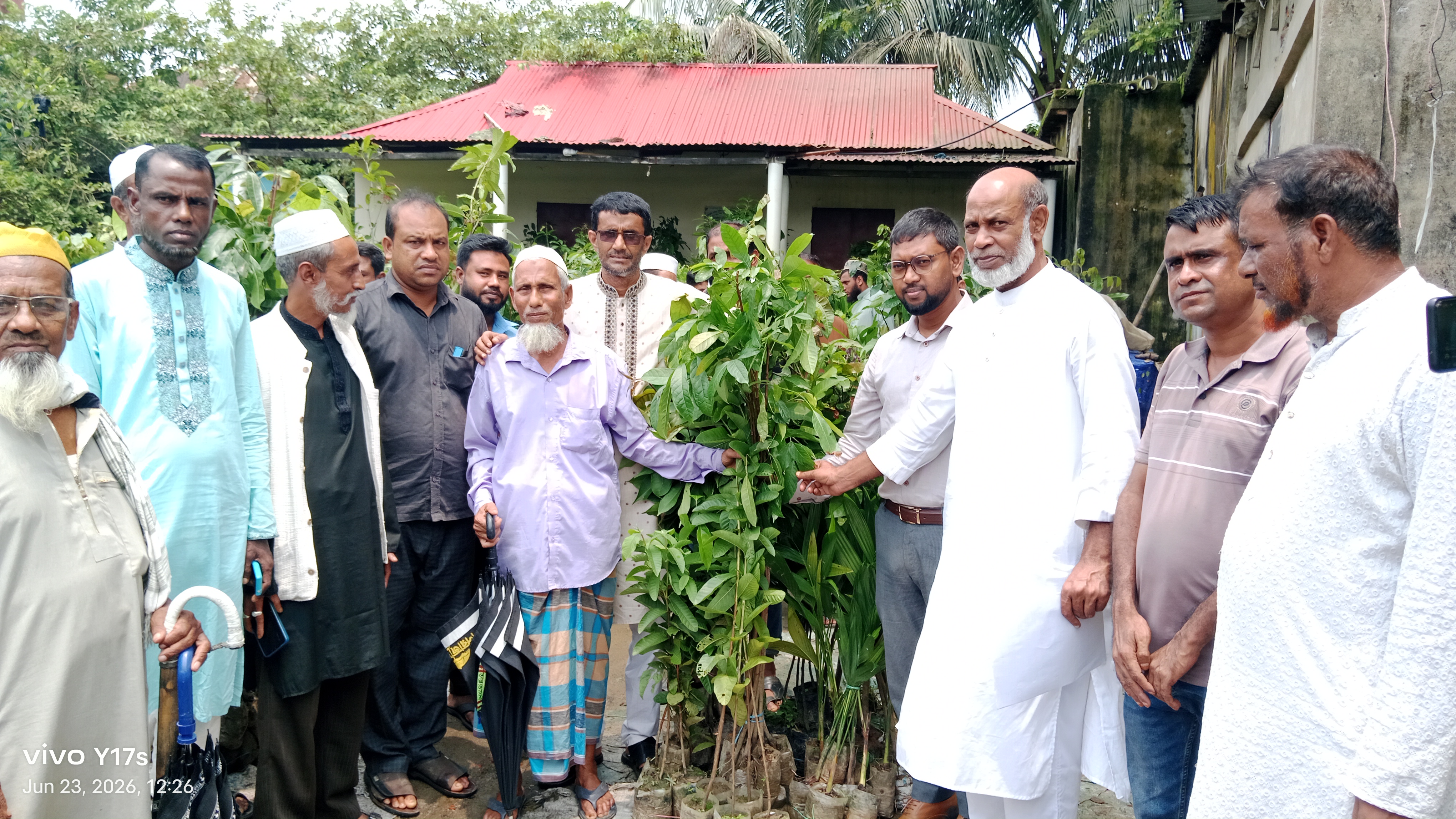 গোয়াইনঘাটে বিনামূল্যে গাছের চারা বিতরণ