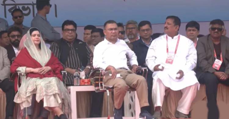 জনসভার মঞ্চে তারেক রহমান