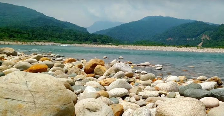 সিলেটের সাদাপাথর ভ্রমণে পর্যটকদের নি ষে ধা জ্ঞা