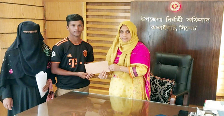 মেধাবী শিক্ষার্থীর পাশে কানাইঘাটের ইউএনও