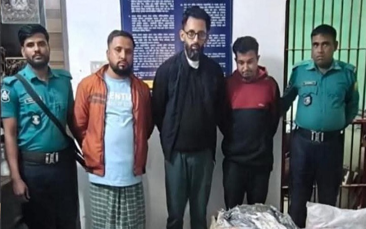 ডাকাতির ঘটনায় গ্রেপ্তার  রিহাদ বিএনপির কর্মী,  শীর্ষ নেতাদের সাথে ছবি ভাইরাল