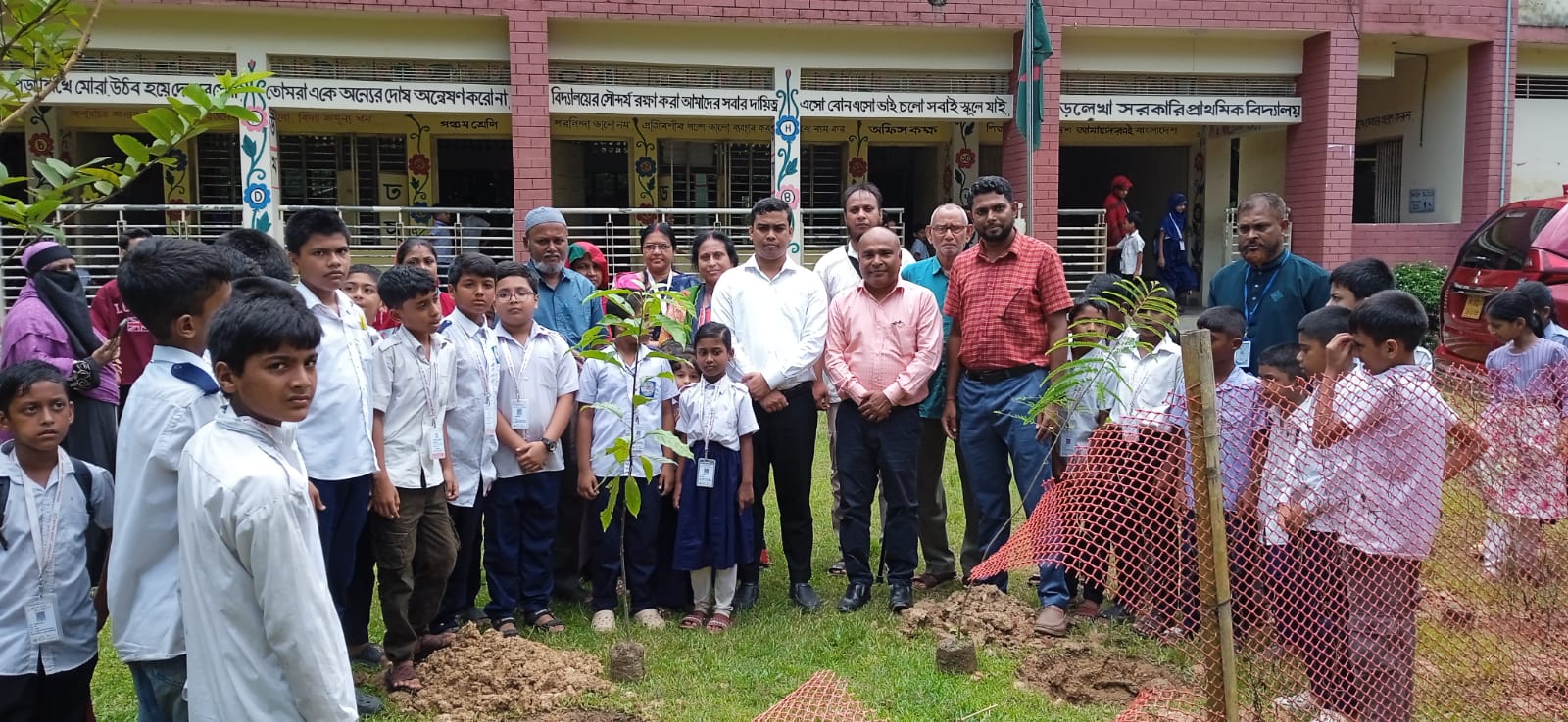 বড়লেখায় গাছের চারা রোপণ কার্যক্রমের উদ্বোধন