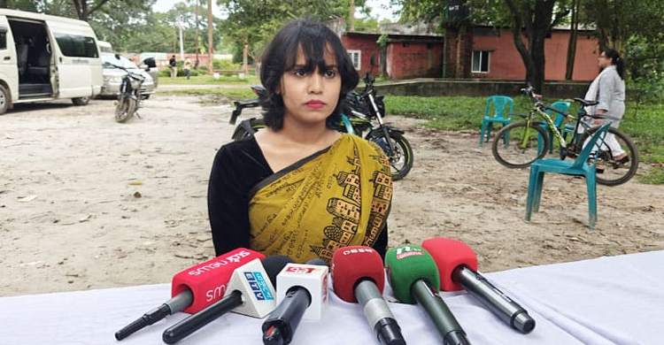 জাকসু নির্বাচন: গ্রুপিংয়ের অভিযোগ এনে স্বতন্ত্র প্রার্থিতার ঘোষণা ছাত্রদল নেত্রীর