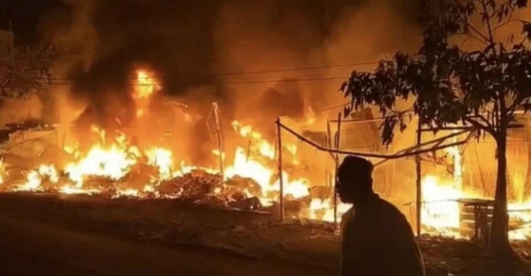 দীঘিনালায় মধ্যরাতের আ গু নে নিঃস্ব ব্যবসায়ীরা, ব্যাপক ক্ষয়ক্ষ*তি