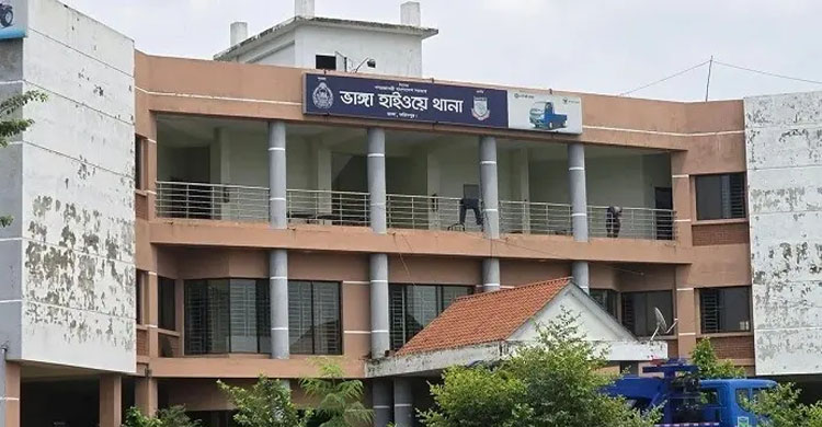 নিয়ন্ত্রণ হারিয়ে চলন্ত বাসের নিচে মোটরসাইকেল, দুই আরোহী নি হ ত