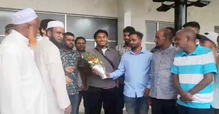 বাংলাদেশের হয়ে খেলার জন্য ইংল্যান্ড থেকে দেশে আসলেন সিলেটের তানভীর