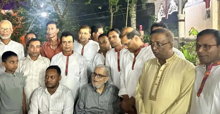 চুনারুঘাটে পূজামণ্ডপে ব্যস্ত সময় পার করছেন এমপি ফয়সল