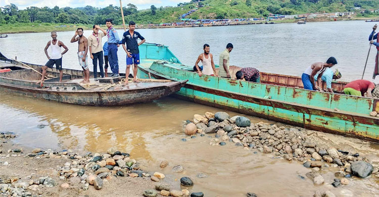 জাফলংয়ে লুট হওয়া ২ হাজার ঘনফুট পাথর জিরো পয়েন্টে প্রতিস্হাপন