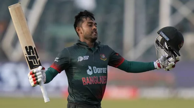 খুলনায় পাড়ি দিলেন মিরাজ