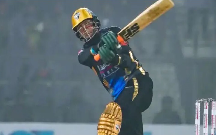 মাহমুদউল্লাহর দৃঢ়তায় ঢাকার সামনে ১৫৬ রানের লক্ষ্য রংপুরের