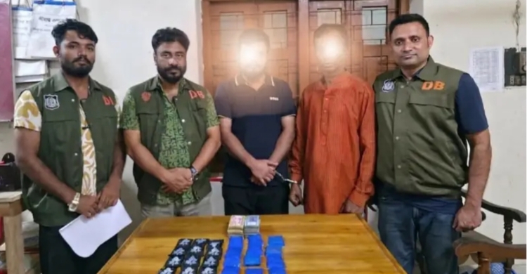 জৈন্তাপুরে ডিবির অ*ভিযানে ৫ হাজার ই*য়া বাসহ দুই মা দ ক কারবারি গ্রে প্তা র