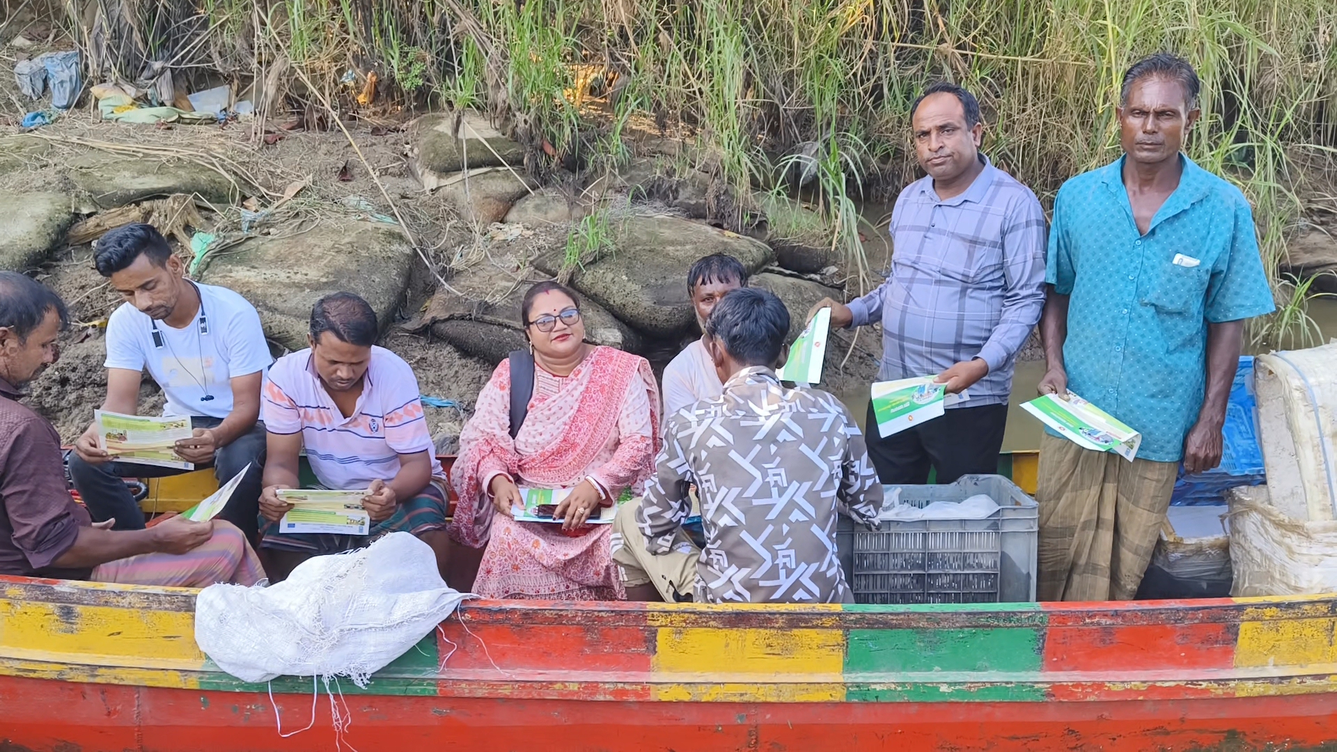 হাকালুকি হাওরের জেলেদের মাঝে প্রচারাভিযান