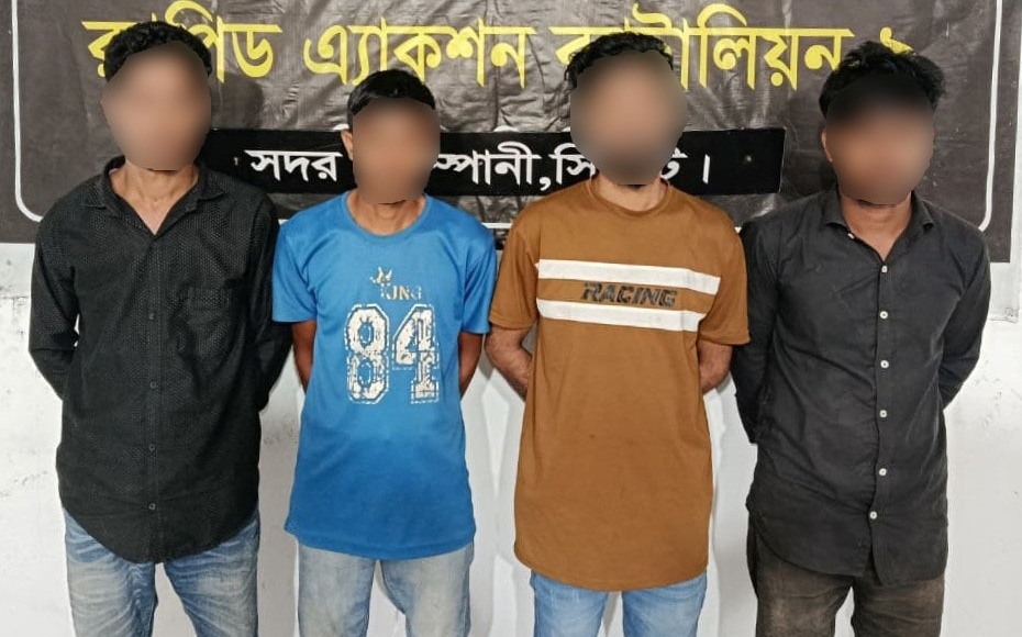 সিলেটে অনলাইন জু'য়ার অ'ভিযোগে গ্রে'প্তার ৪