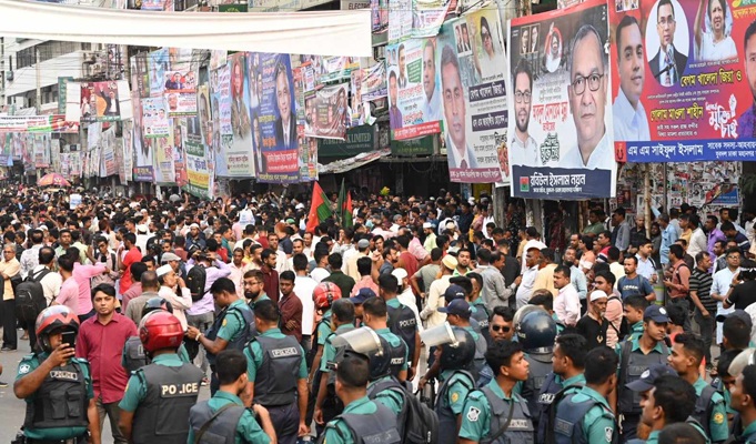 সমাবেশের আগেরদিনই নয়াপল্টনে বিএনপি নেতাকর্মীদের ভিড়