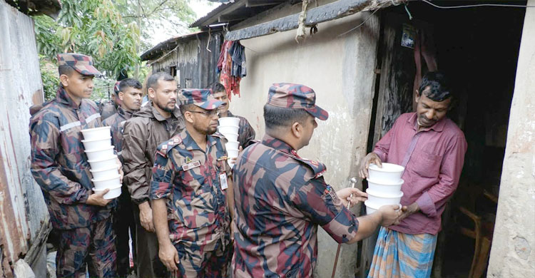 হবিগঞ্জে ৫৫ বিজিবির ফ্রি মেডিকেল ক্যাম্প: ৪০০ পরিবারে চিকিৎসা, ড্রোনে ত্রাণ বিতরণ