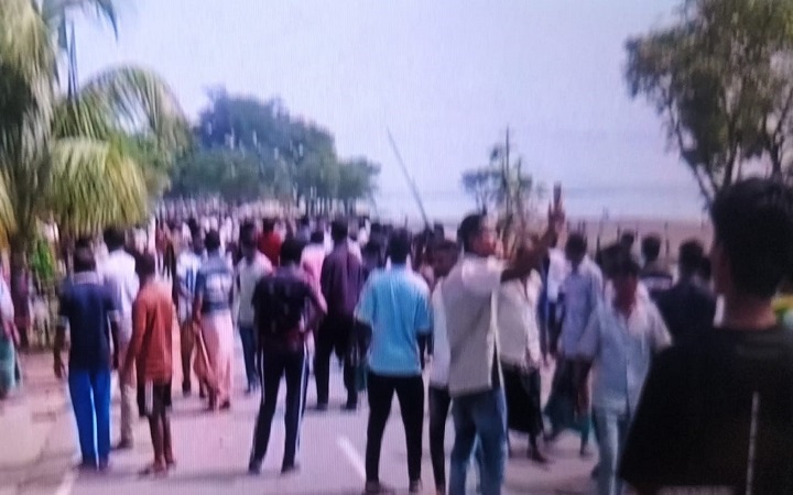 মসজিদের মাইকে ঘোষণা দিয়ে তাহিরপুরে পাঁচ গ্রামের সংঘ/র্ষ