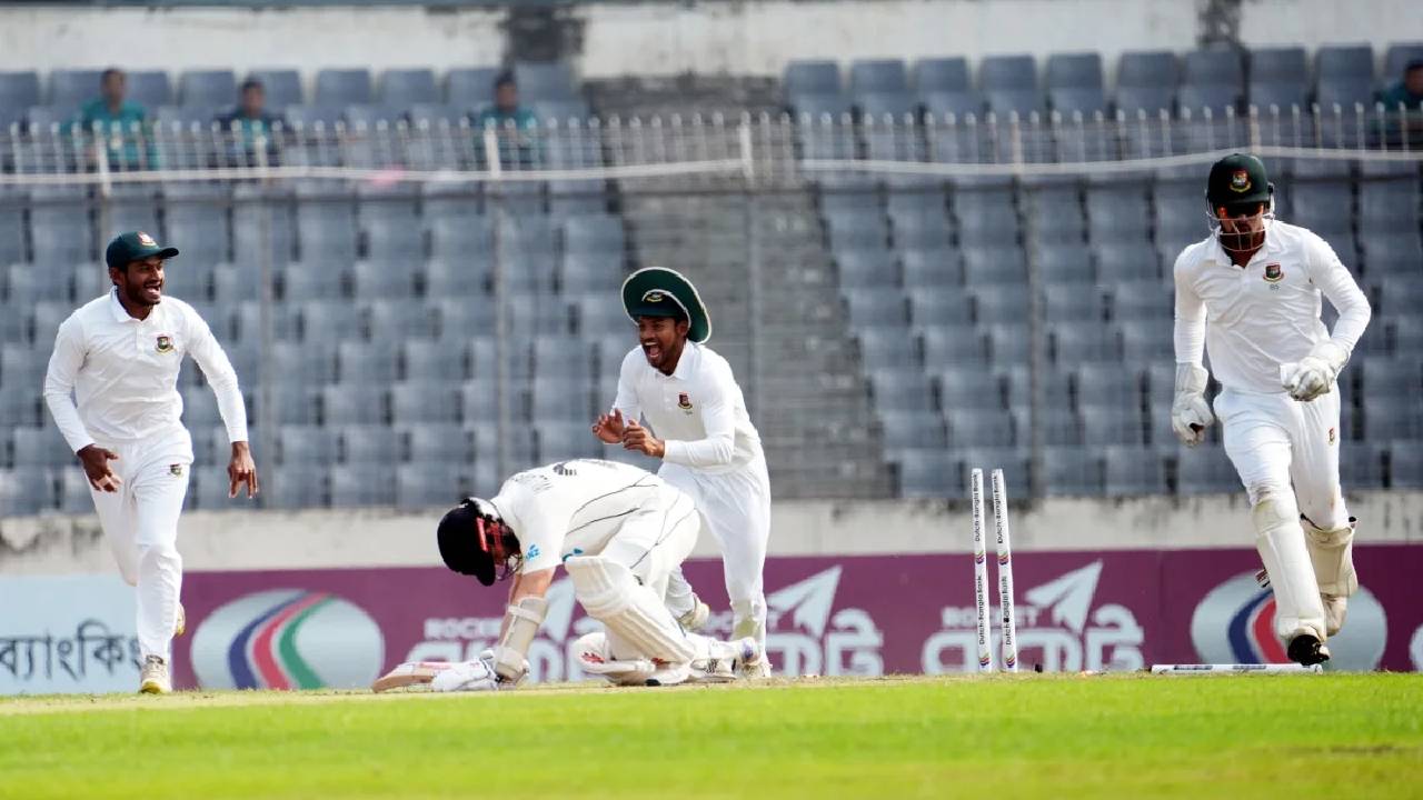 তিন উইকেট হারিয়ে চাপের মুখে নিউজিল্যান্ড