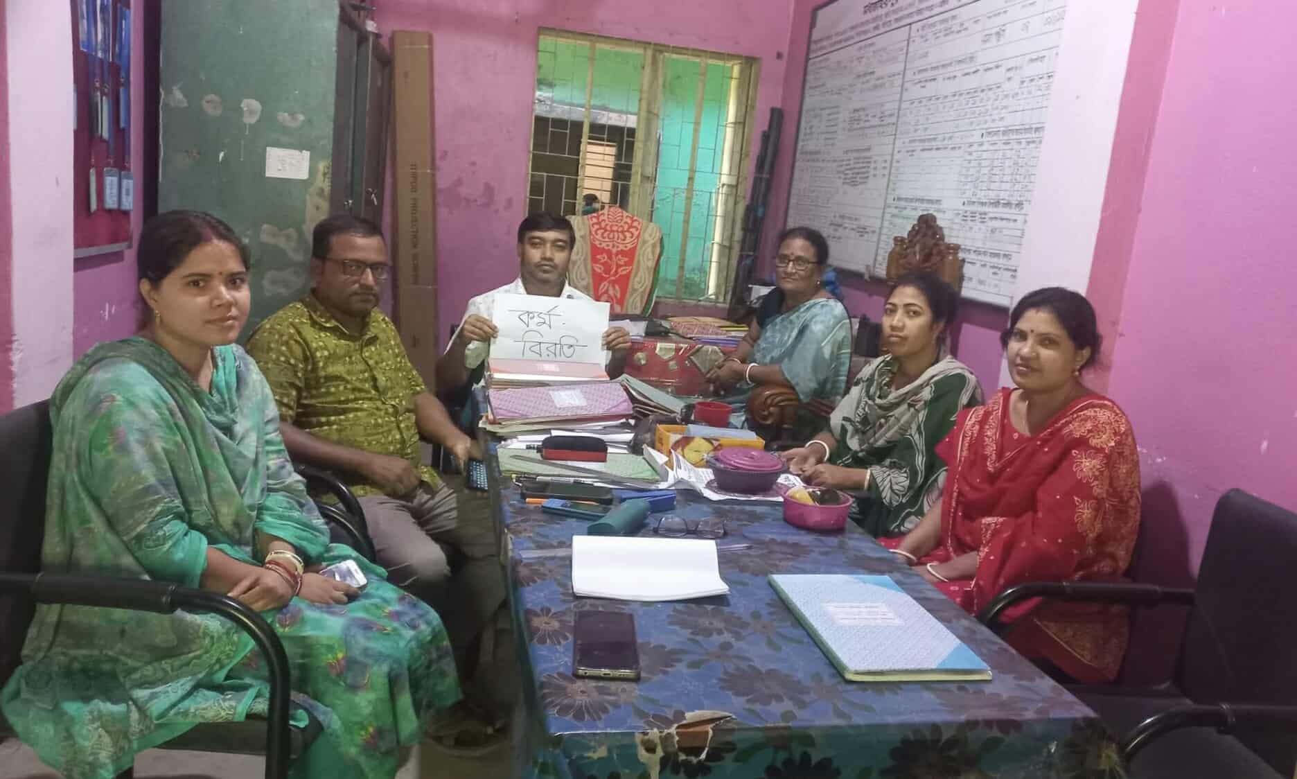 তাহিরপুরে কর্মবিরতিতে প্রাথমিক শিক্ষকরা