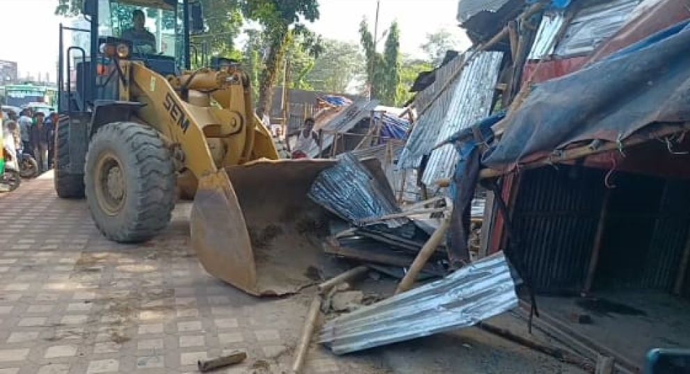 সিলেট রেলস্টেশনে অ*বৈধ স্থাপনা উ*চ্ছেদ