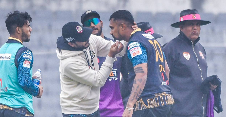 বলের আঘাতে ২০টি সেলাই লেগেছে গুনাথিলাকার