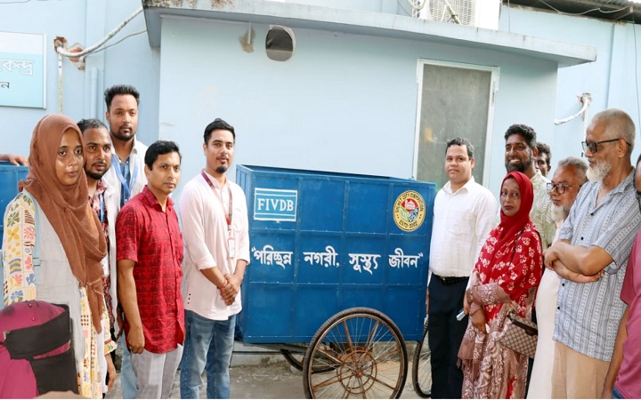 জলাবদ্ধতা মোকাবিলায় সিলেটের তিন ওয়ার্ডে ৬ বর্জ্যবাহী ভ্যান