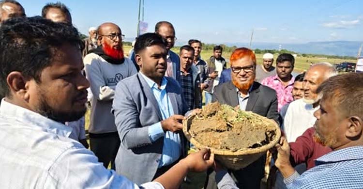 তাহিরপুরে ফসল রক্ষাবাঁধের কাজ উদ্বোধন