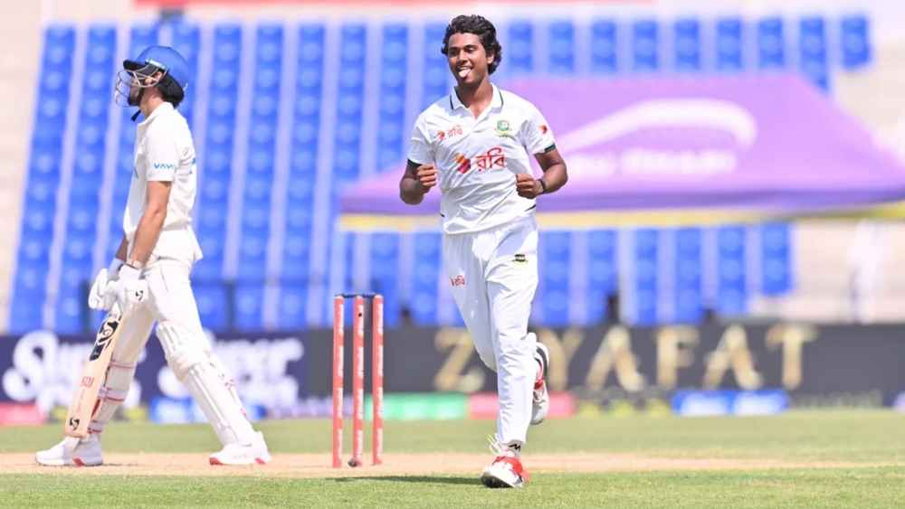 দুর্দান্ত হ্যাটট্রিকে ইতিহাস গড়লেন হাসান মাহমুদ