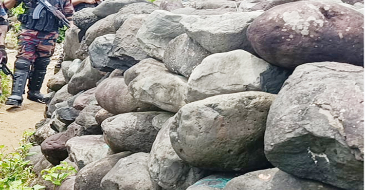 সিলেটের উৎমাছড়া থেকে ২ লাখ ঘনফুট পাথর জ*ব্দ