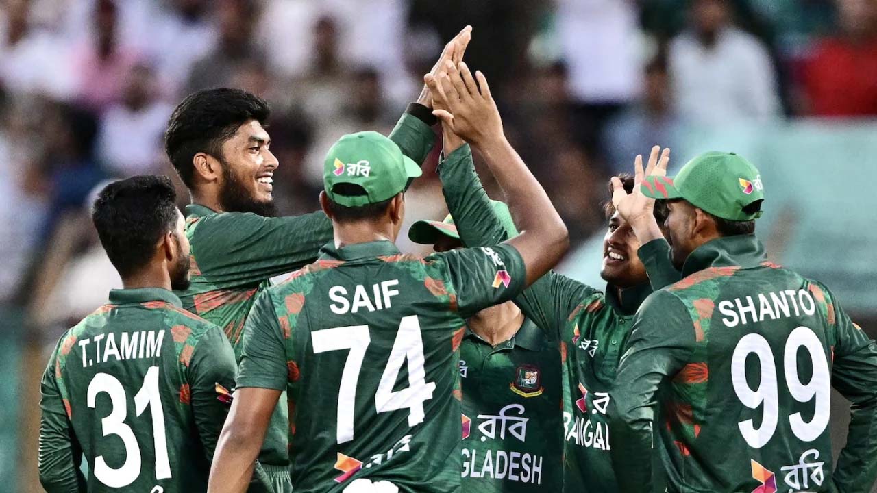 ২ রানের ব্যবধানে ৫ উইকেট, বিপদে জিম্বাবুয়ে