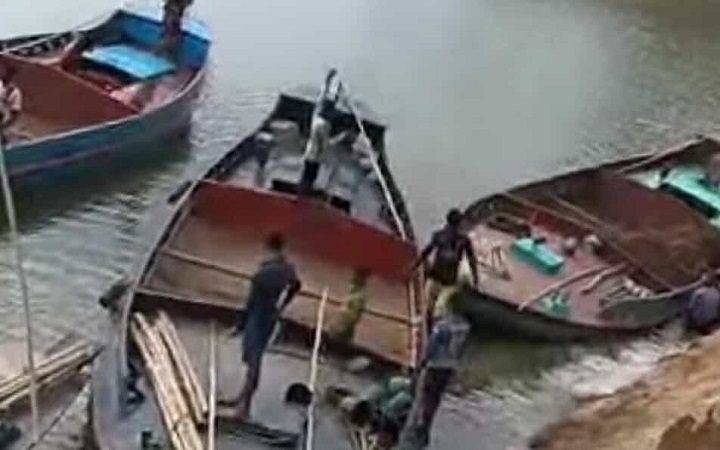 যাদুকাটা নদীতে  অবৈ*ধভাবে বালু উত্ত*লন করায় ২৮ দিনে ২ লক্ষ টাকা জরি*মানা, ২৩ জনকে দ*ণ্ড