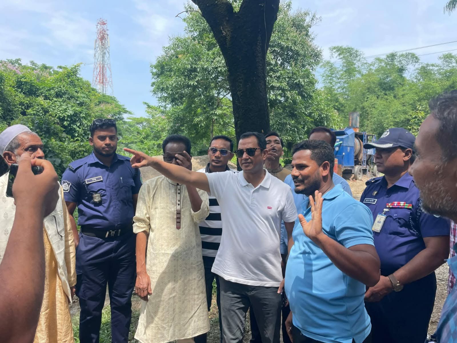 হাওর পরিদর্শনে এমপি কামরুজ্জামান কামরুল